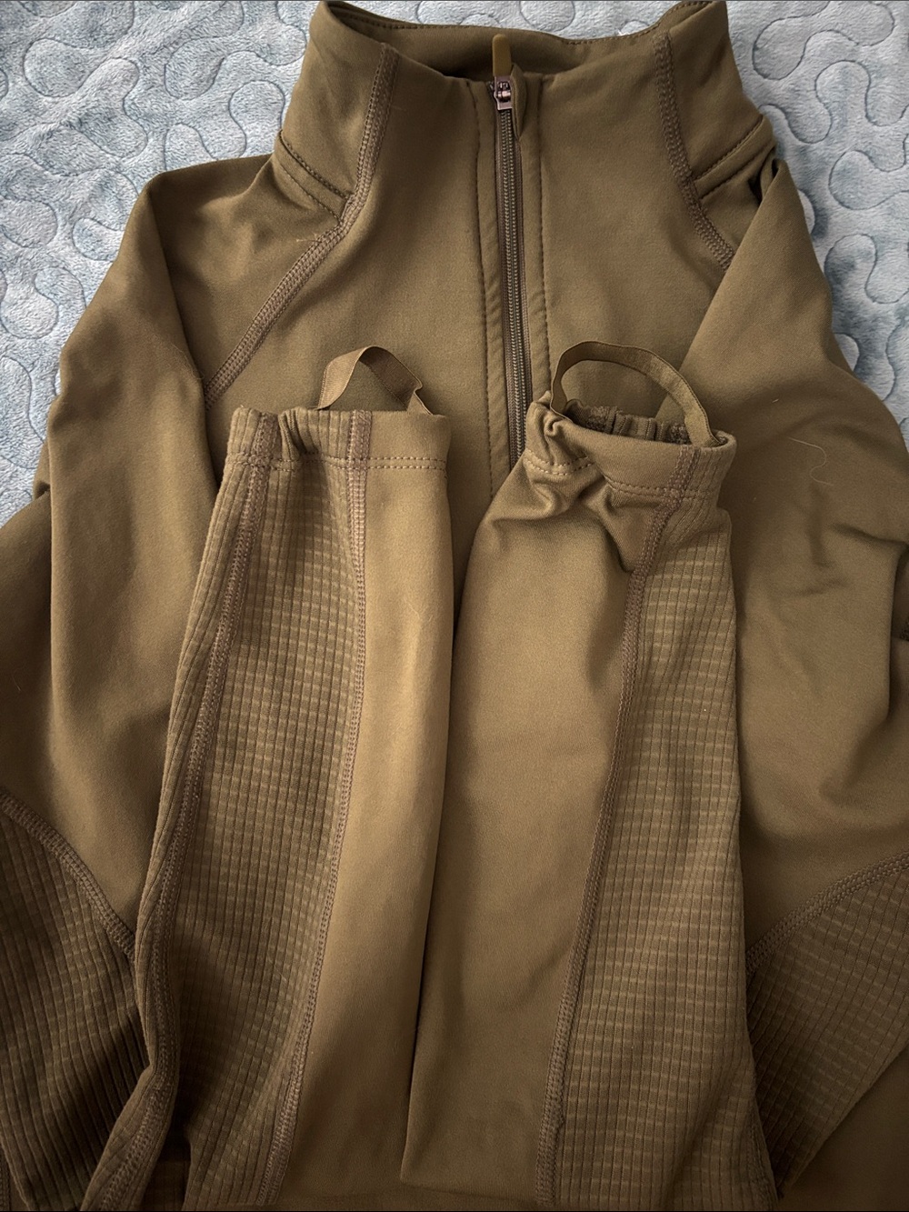 Nike woman’s Olive Zip-Up Training Pullover - Picture 3 of 7